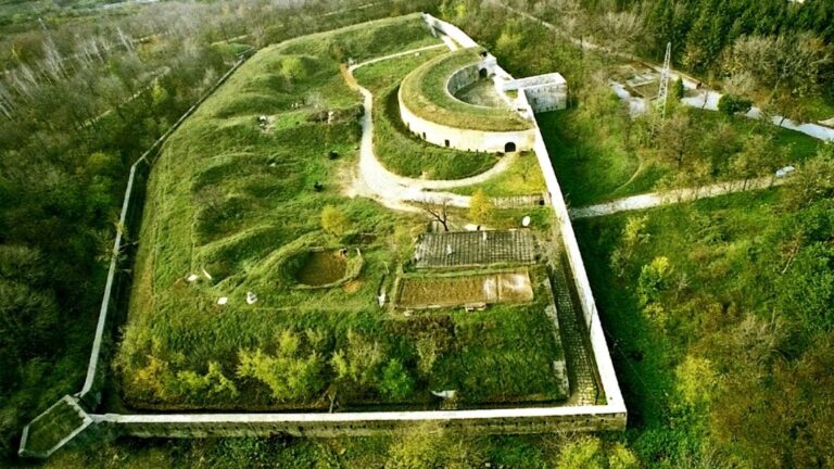 Крепост Меджиди Табия – историческа забележителност край Силистра, близо до River Rest Vetren.